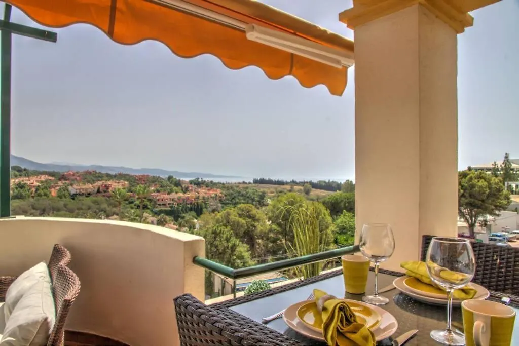 Holiday Apartment In Senorio De Aloha With Sea Views Marbella