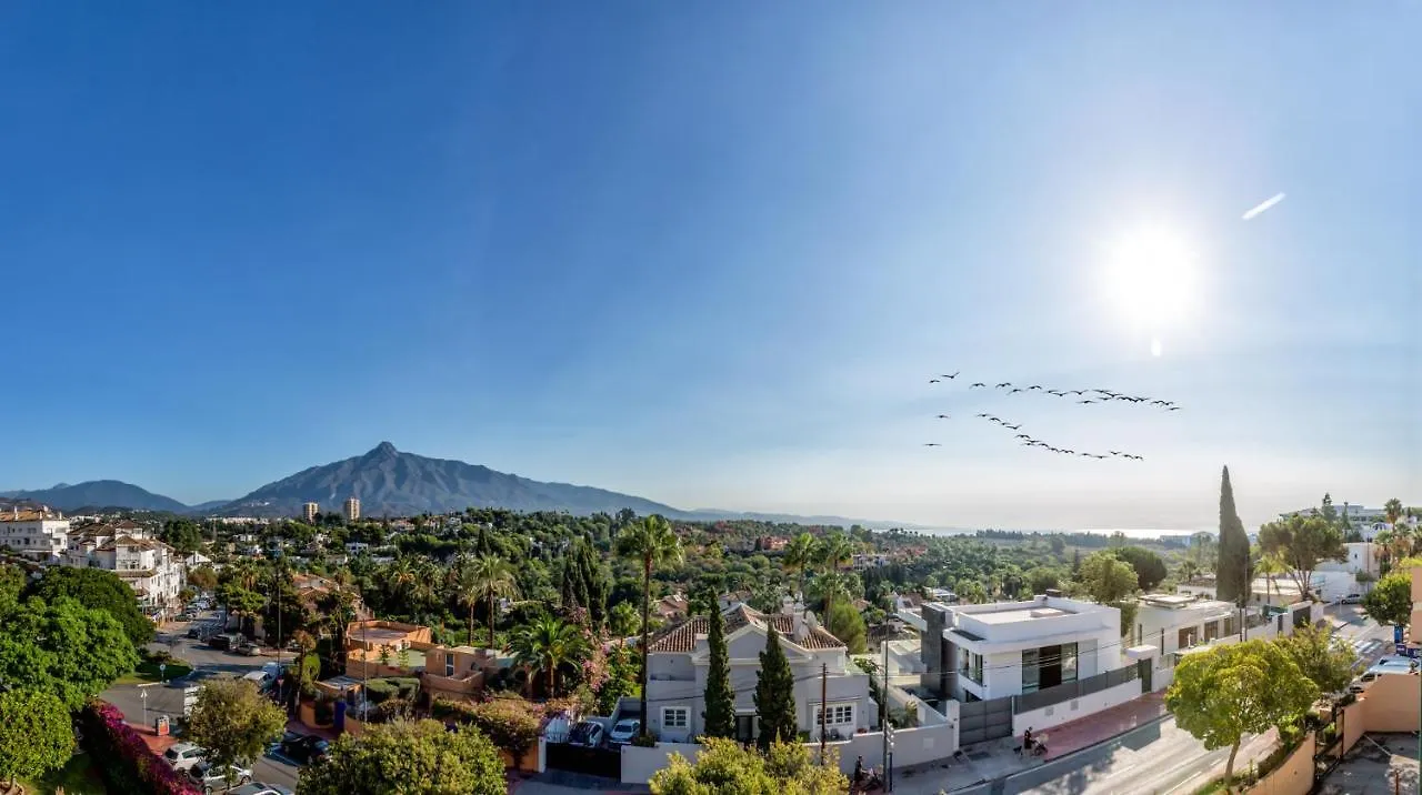 Holiday Apartment In Senorio De Aloha With Sea Views Marbella