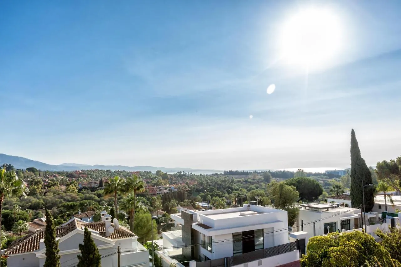 Holiday Apartment In Senorio De Aloha With Sea Views 马尔韦利亚